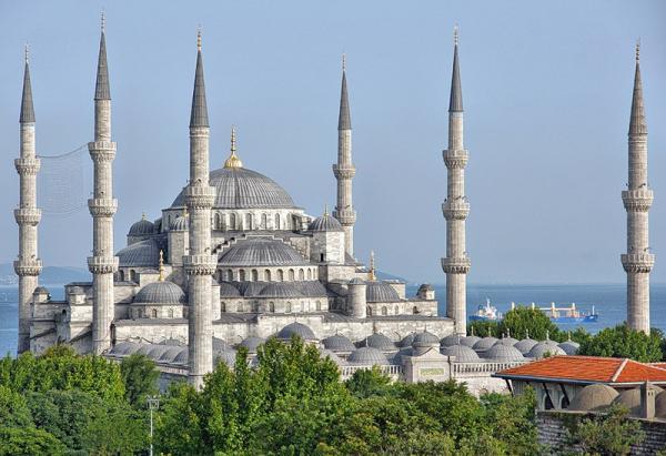 تور ارزان استانبول: استانبول یا آنتالیابرای سرگرمی بهتر است؟معرفی دو شهر استانبول و آنتالیا