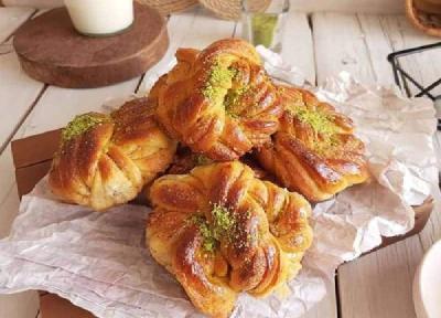 طرز تهیه نان هل پسته مغزدار و خوشمزه با ساده ترین مواد